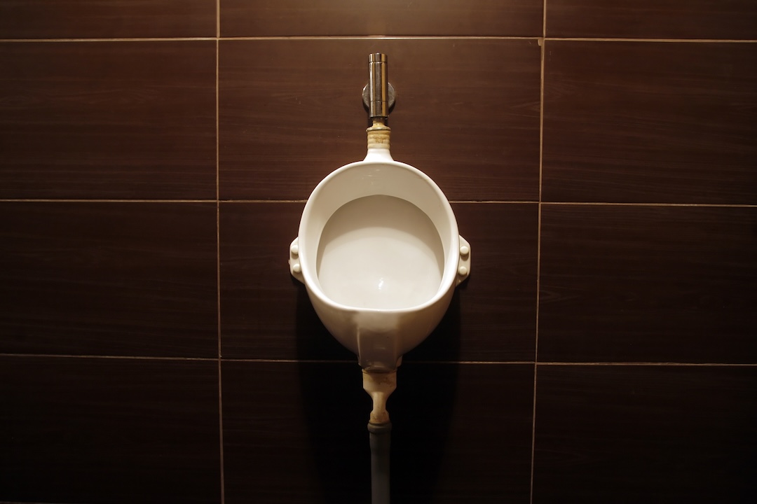 Read more about the article ฉี่ไม่ออก: สาเหตุ อาการ วิธีเช็ก และแนวทางดูแลเบื้องต้น